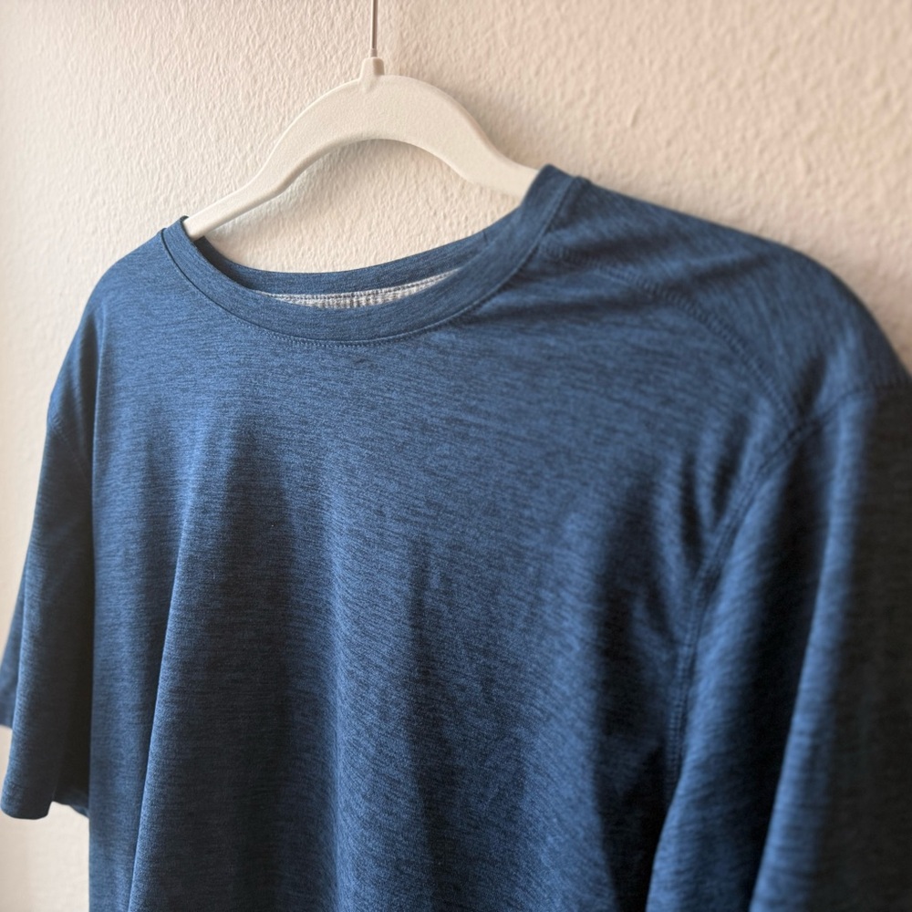 Old Navy Active Go-Dry Athletic T-Shirt Blue – Men’s Size L